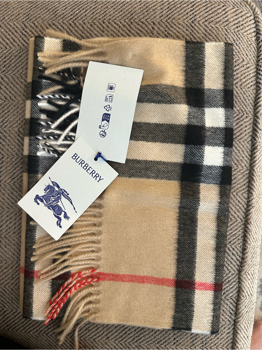 Burberry Archive Beige And Black Check Cashmere Scarf. 100% Cashmere